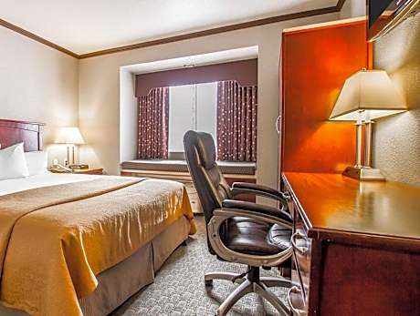 1 Queen Bed Nonsmoking