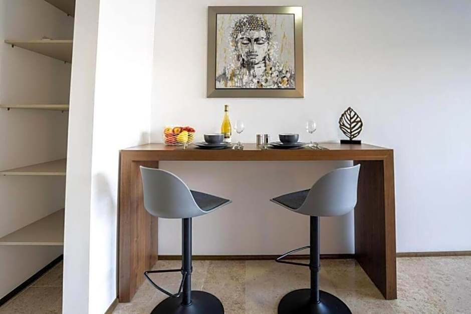 Cozy Studio Pool and Roof Lounge Beach 5 Blocks