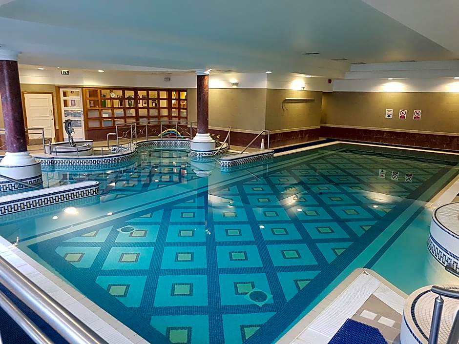 La Mon Hotel & Country Club