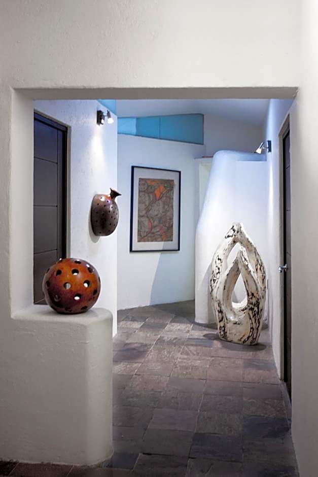 Aztic Hotel and Executive Suites