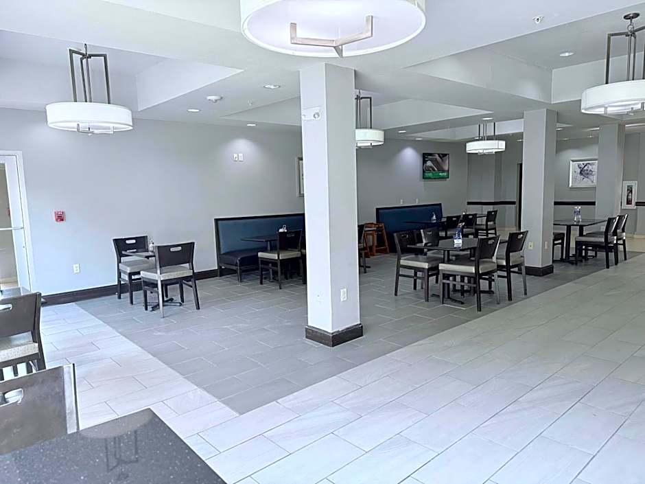 Holiday Inn Express & Suites Bonham By IHG