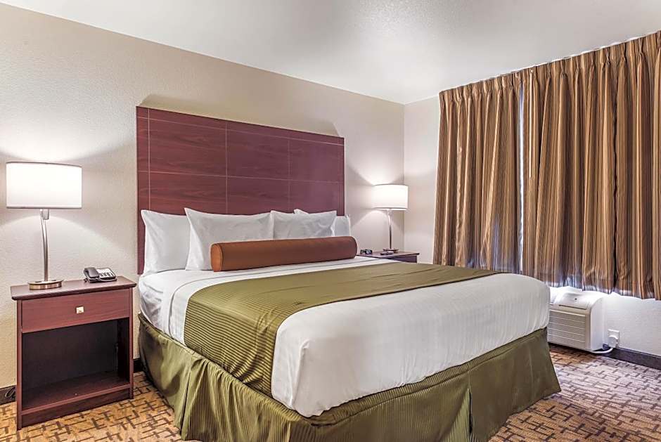 Cobblestone Hotel & Suites - Hutchinson