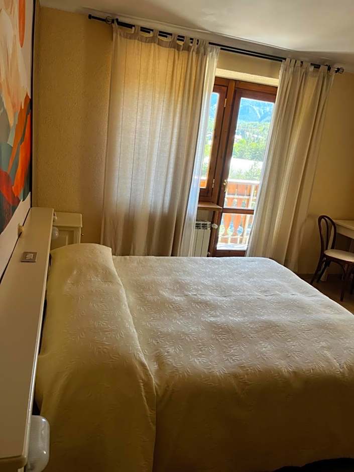 Hotel Bucaneve