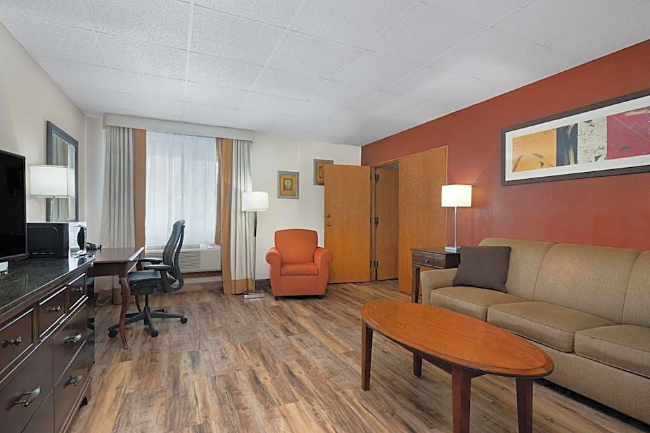 Albert Lea Inn and Suites