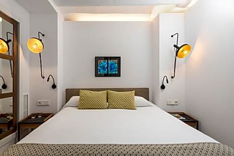 Deluxe Double Room with Pool View