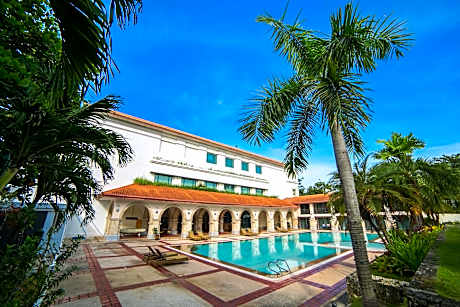 Waterfront Airport Hotel and Casino Mactan