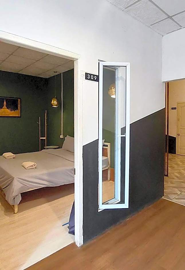 You Empire Hostel & Bar