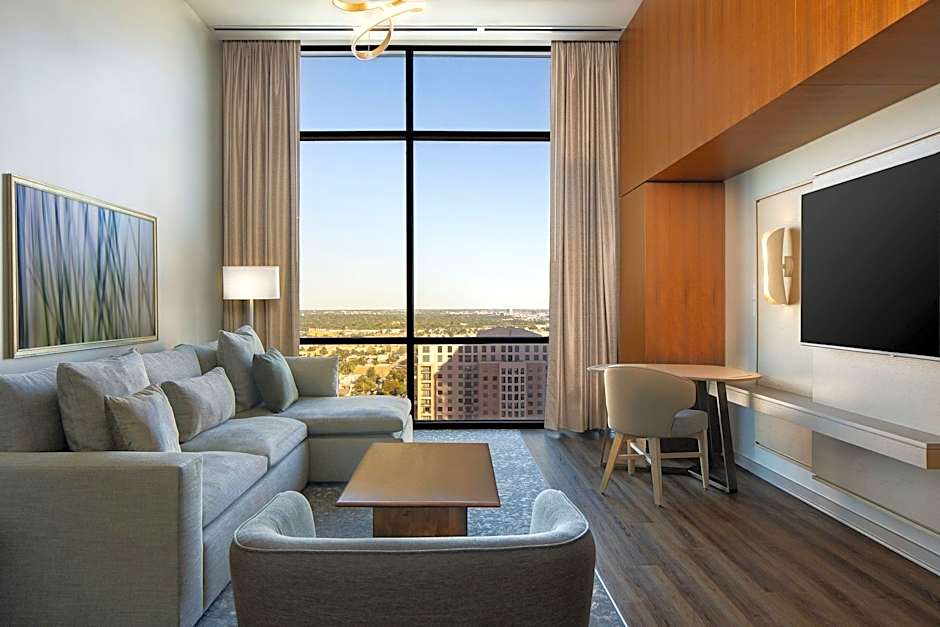 Photo 1 of 6 of 1 King Bed with Sofabed Suite, Club Level