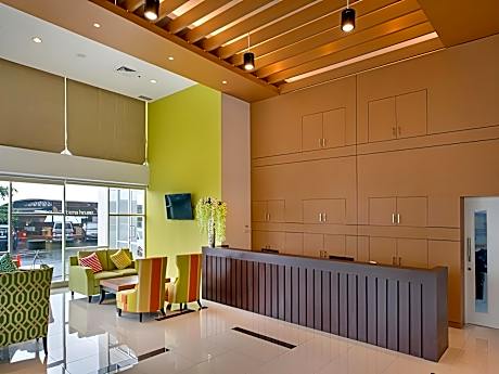 Whiz Prime Hotel Megamas Manado