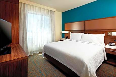 Two-Bedroom Suite with Roll-In Shower - Mobility Accessible