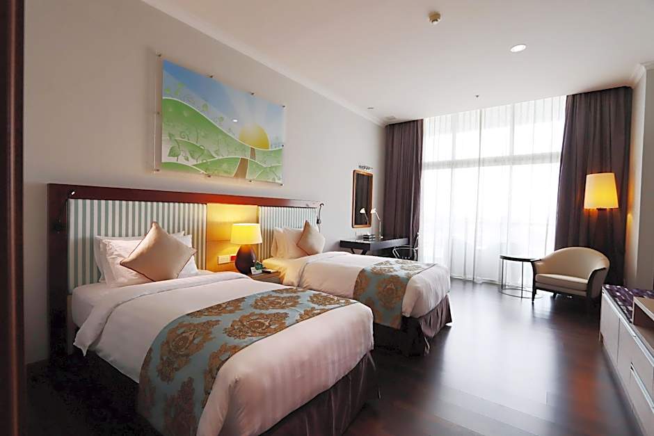 V Plaza Hotel