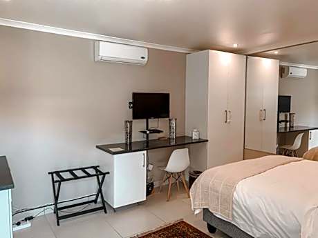 Lillys Studio with back up power