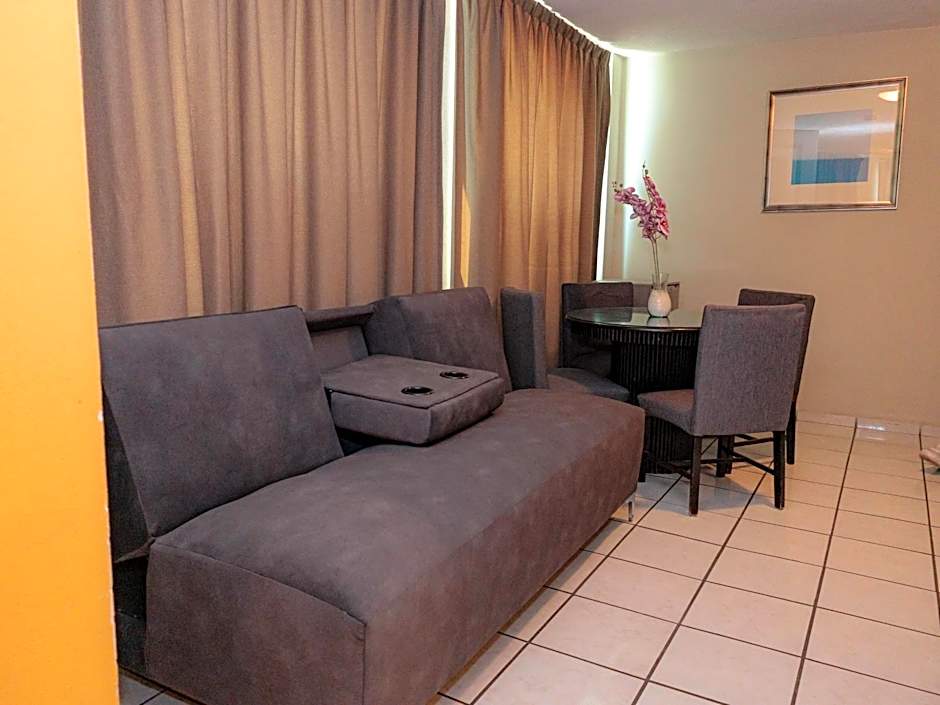Howard Johnson Leon Avenida