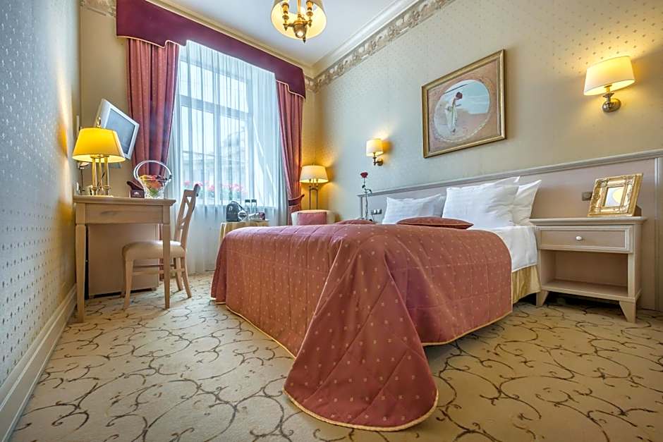 Imperial Hotel & Restaurant