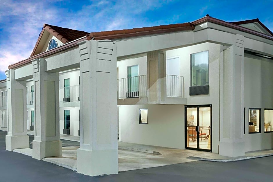 Super 8 by Wyndham Ringgold/Chattanooga Area