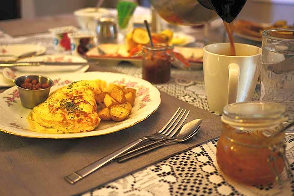 Sir Isaac Brock B&B Luxury Suites