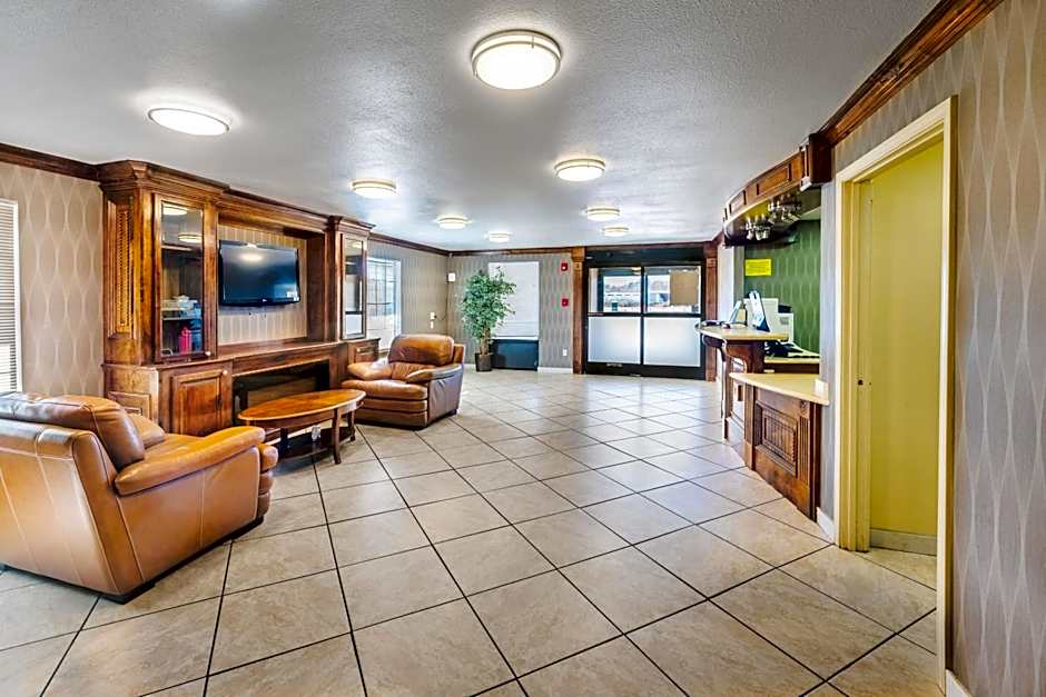 Super 8 by Wyndham Jackson MS Near the Fairgrounds