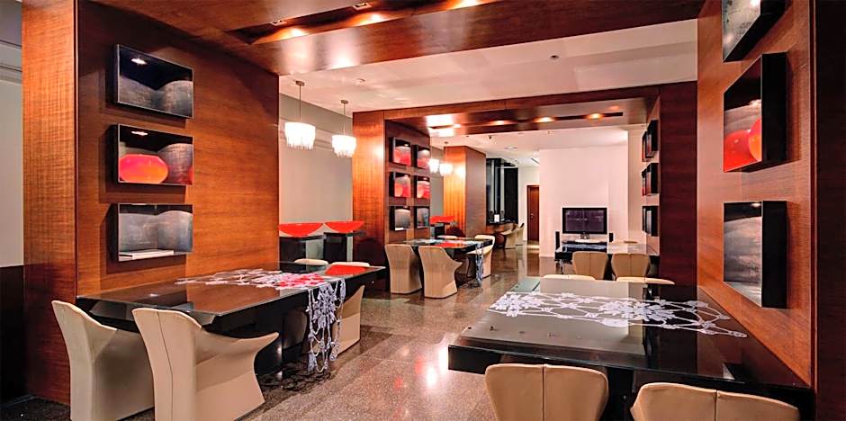 Olivia Plaza Hotel