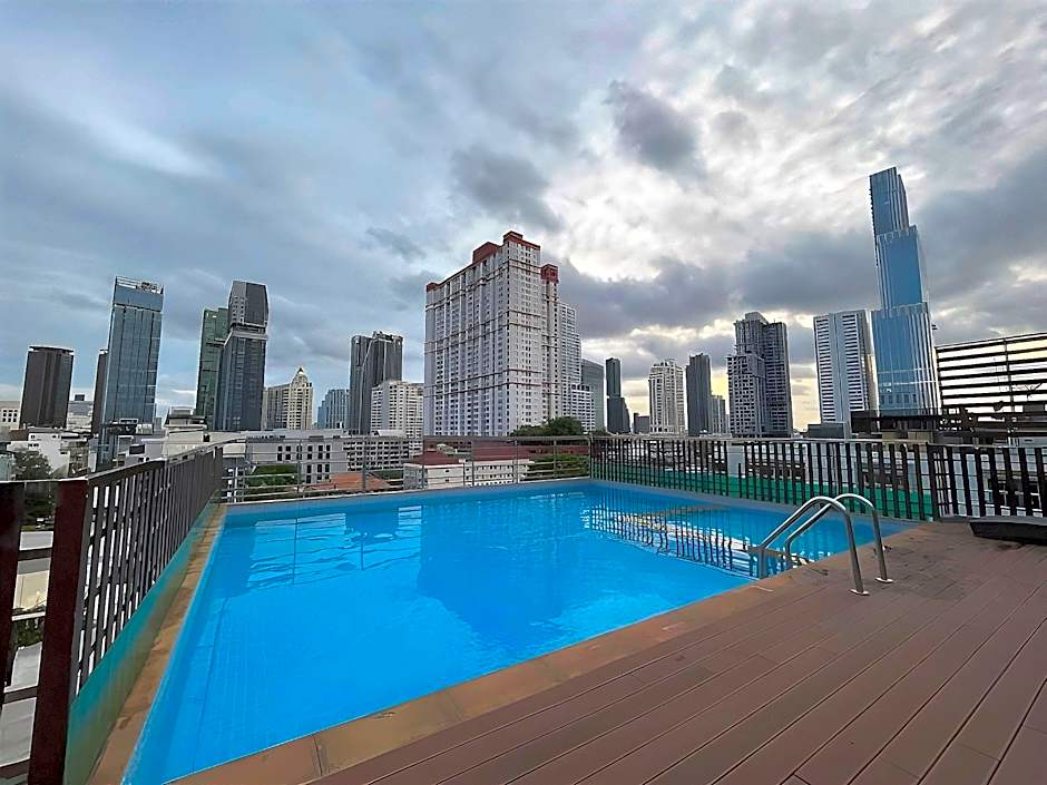 Top High Airport Link Hotel