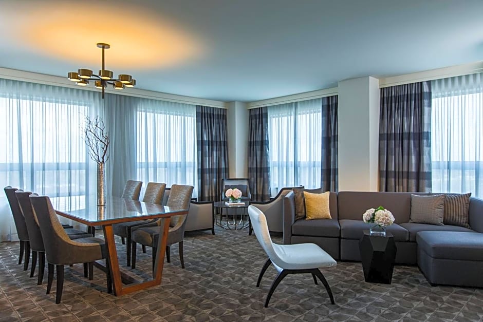 Renaissance Chicago O'Hare Suites Hotel