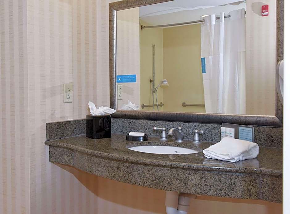 Hampton Inn By Hilton & Suites Alexandria