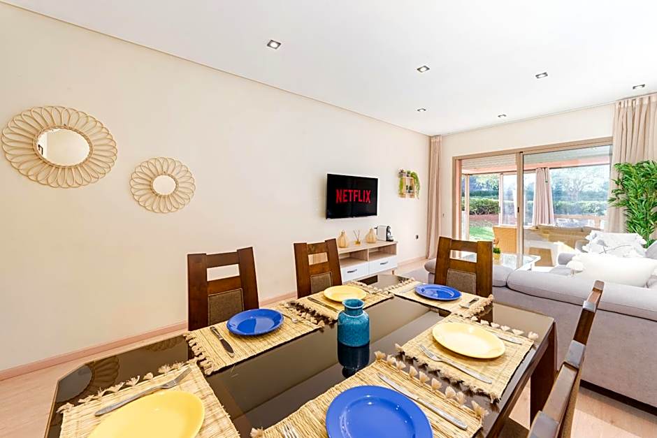 Relax Front Of Pool-Garden-Fibre