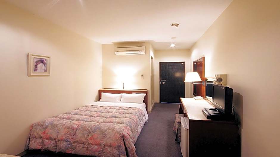 Leo Plaza Hotel