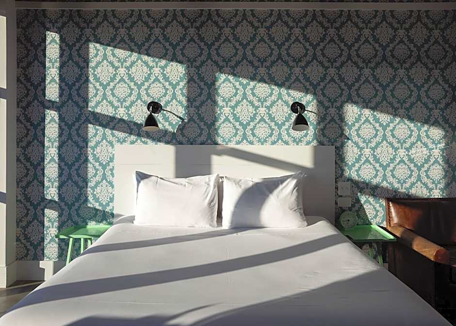 Photo 1 of 4 of Brooklyn 1 King Bed