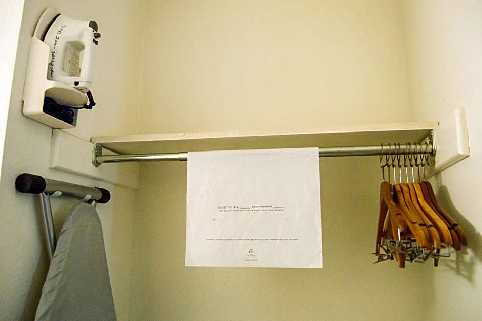 Blue Jay Inn & Suites