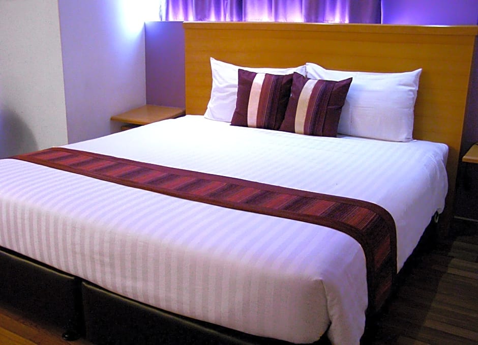 Iyarin@tuk Chang Ratchayothin Hotel