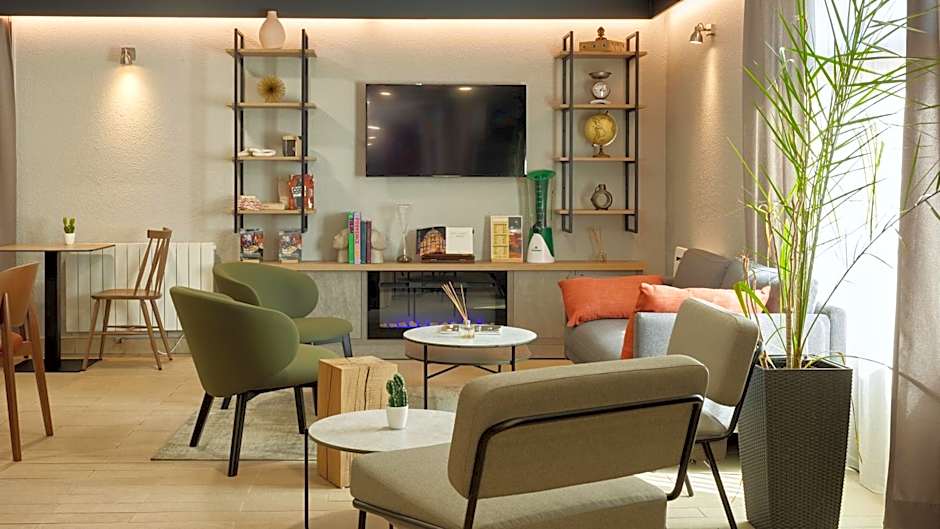 Campanile Les Ulis Hotel