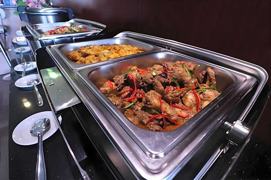 Empress Hotel Makassar City Center by LIFE
