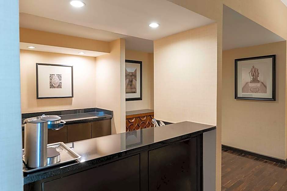 Hilton Alexandria Mark Center