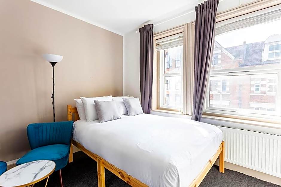 Modern Ealing Studio Apartments, London