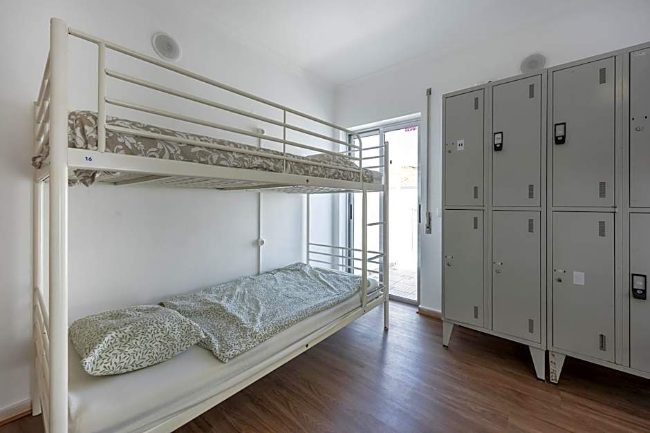 The 17 Party Hostel