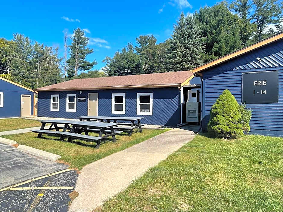 Lake Bluff Inn and Suites