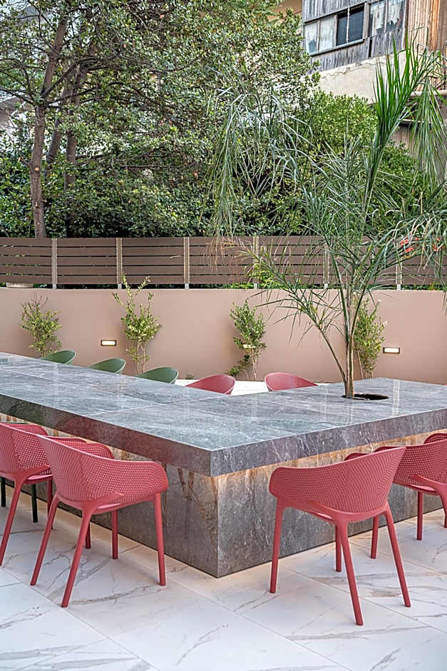 Miss Marrone City Hotel