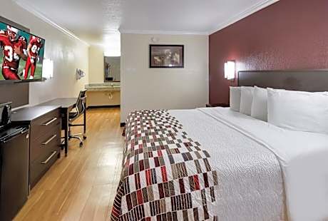 ADA Deluxe 1 King Bed Non-Smoking
