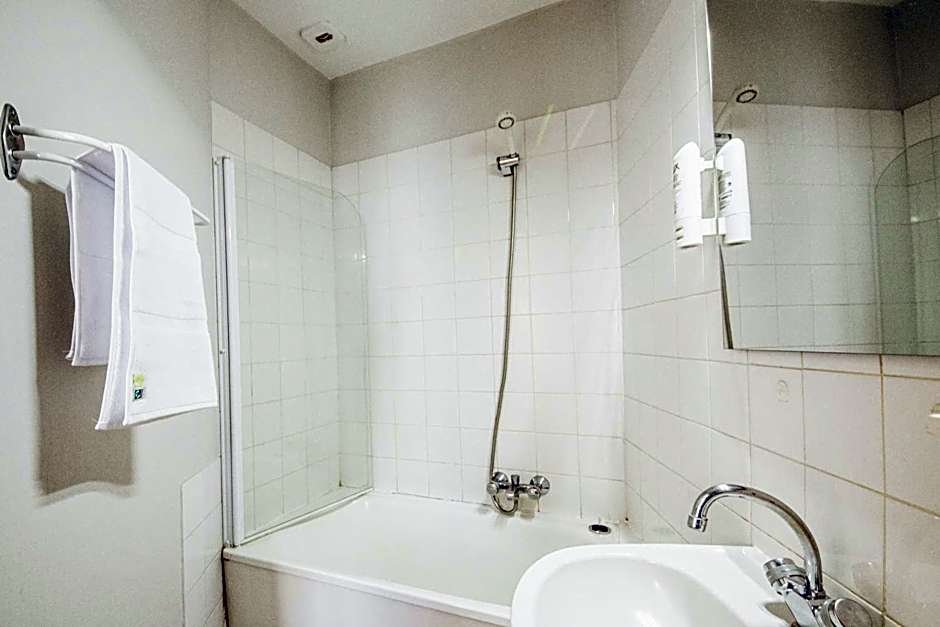 The Old Hotel Ravel Centre