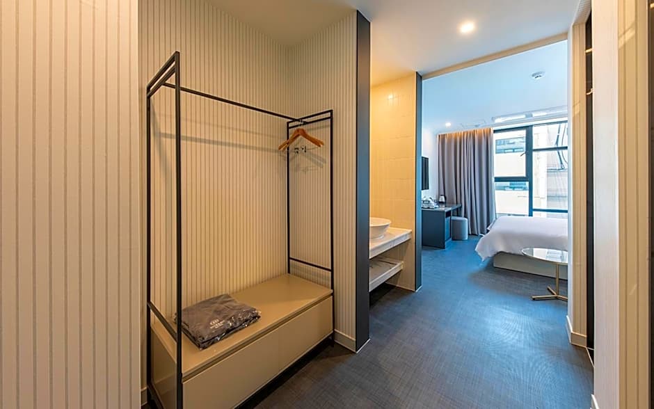 Brown-Dot Hotel Deokcheon