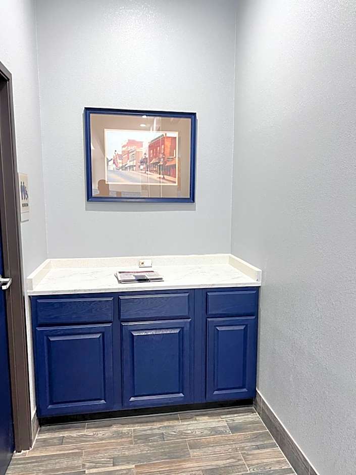 Clarion Pointe on the lake Clarksville-South Hill West