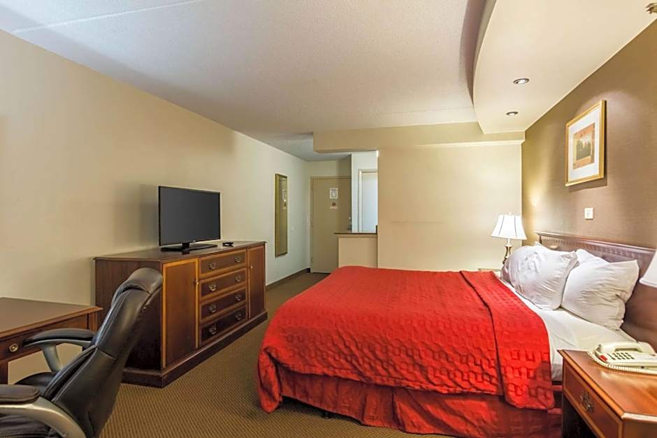 Plaza Inn & Suites