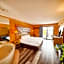 Days Inn by Wyndham Mackinaw City - Lakeview