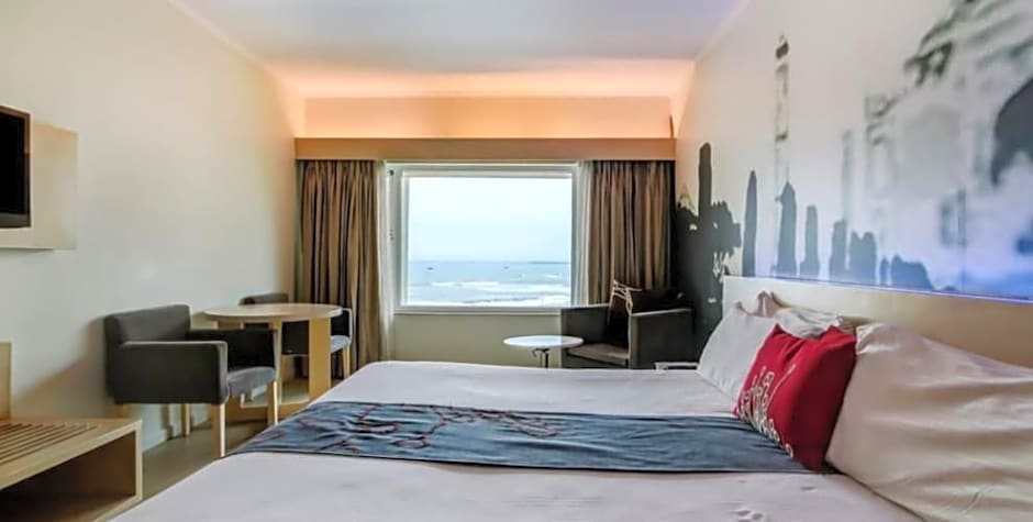 The Gateway Hotel Beach Road