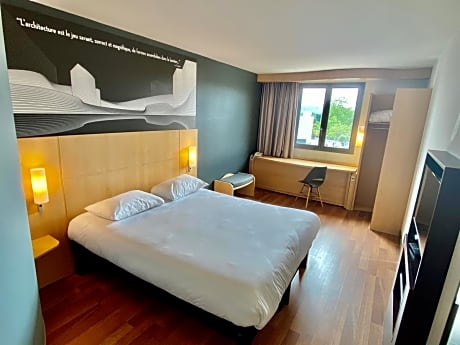 Standard Room With 3 Single Beds
