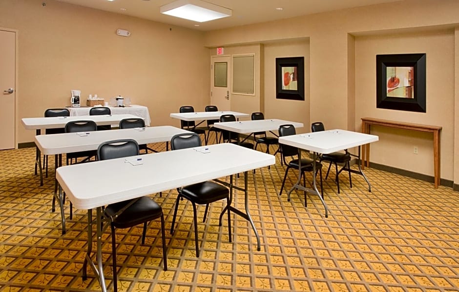 Candlewood Suites Springfield By IHG