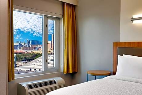 King Studio with Trundle Bed and City View