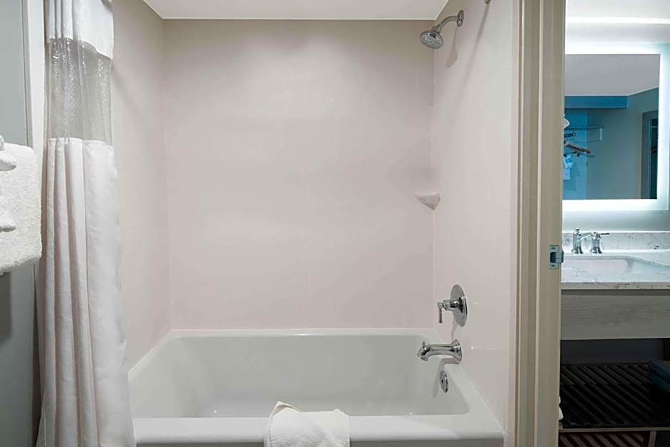Ramada by Wyndham Burbank Airport