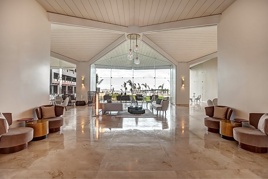 Royalton Blue Waters Autograph All-Inclusive Resor