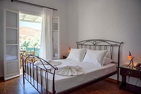 One-Bedroom Apartment with Sea View (4 Adults)